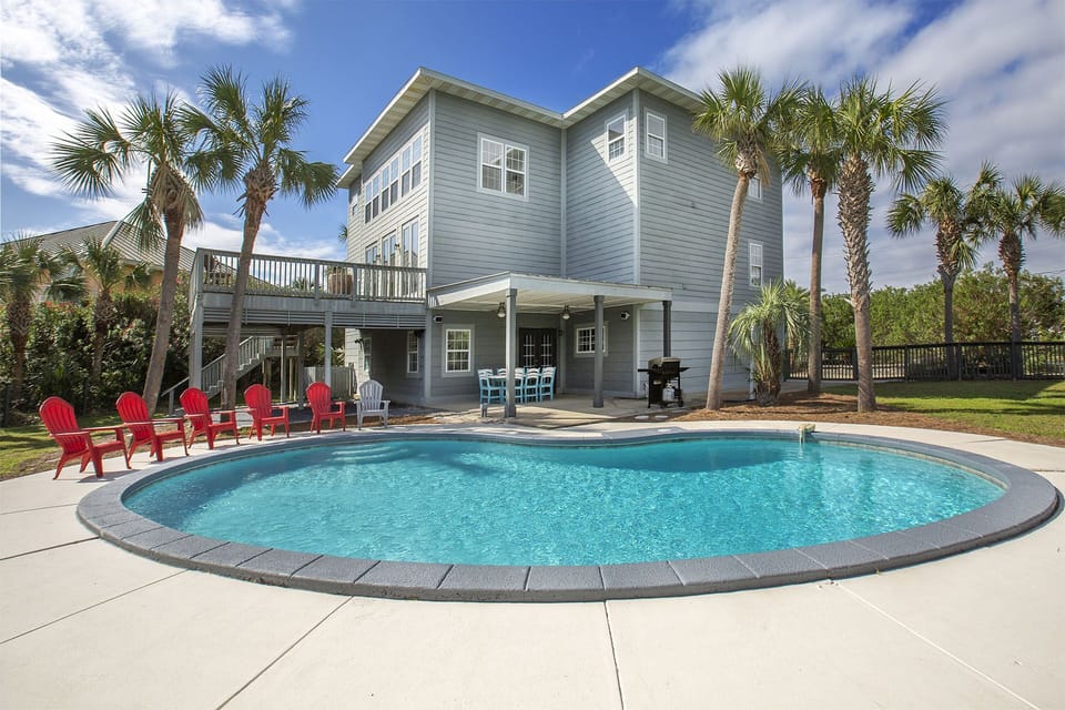20-Holiday-Isle-Serenity-Pool