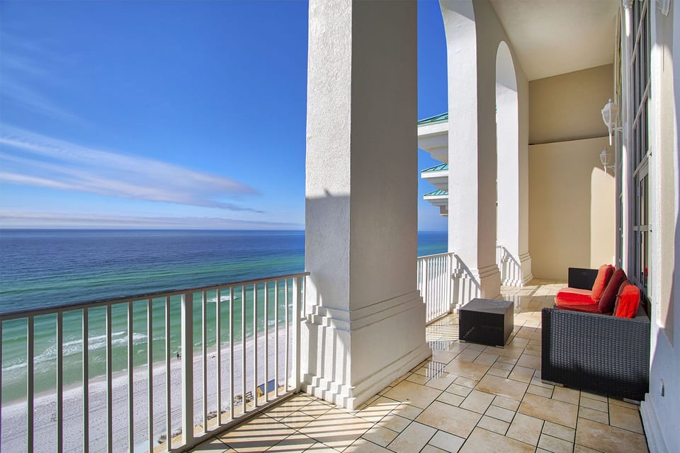 21-Majestic-Sun-Penthouse-1200-Main-Balcony