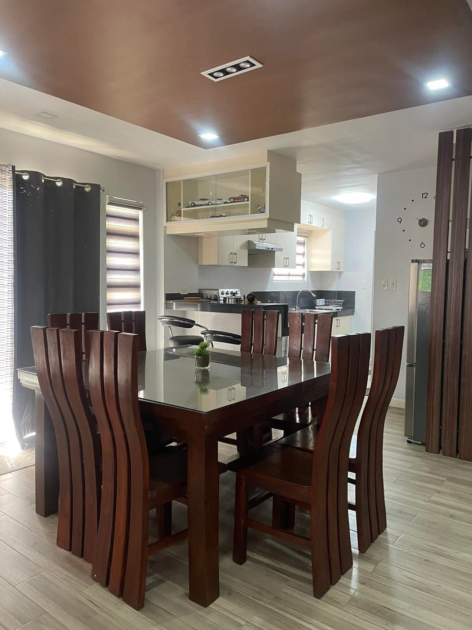 Dining room, sits 8