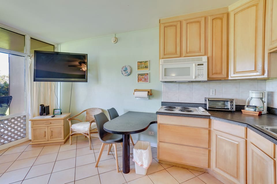 Kitchenette | Coffee Grinder | Drip Coffee Maker | Toaster Oven