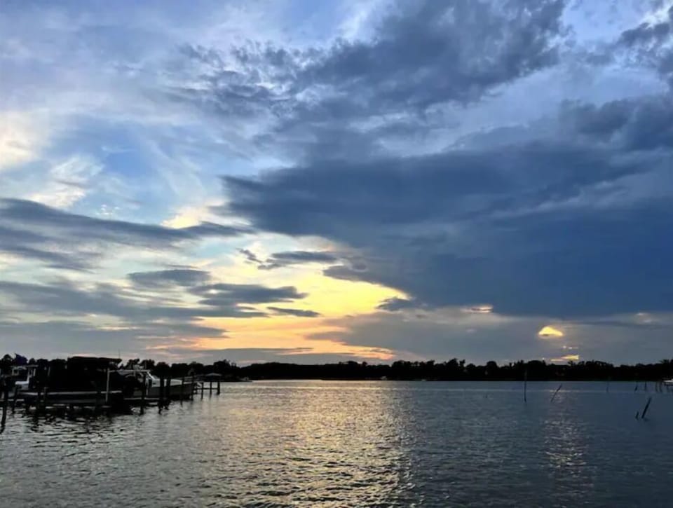 Sunset views from the Ice House are ideal, and only 1.5 blocks from the house.