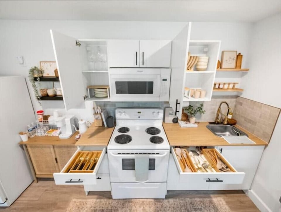 Fully Stocked Kitchen