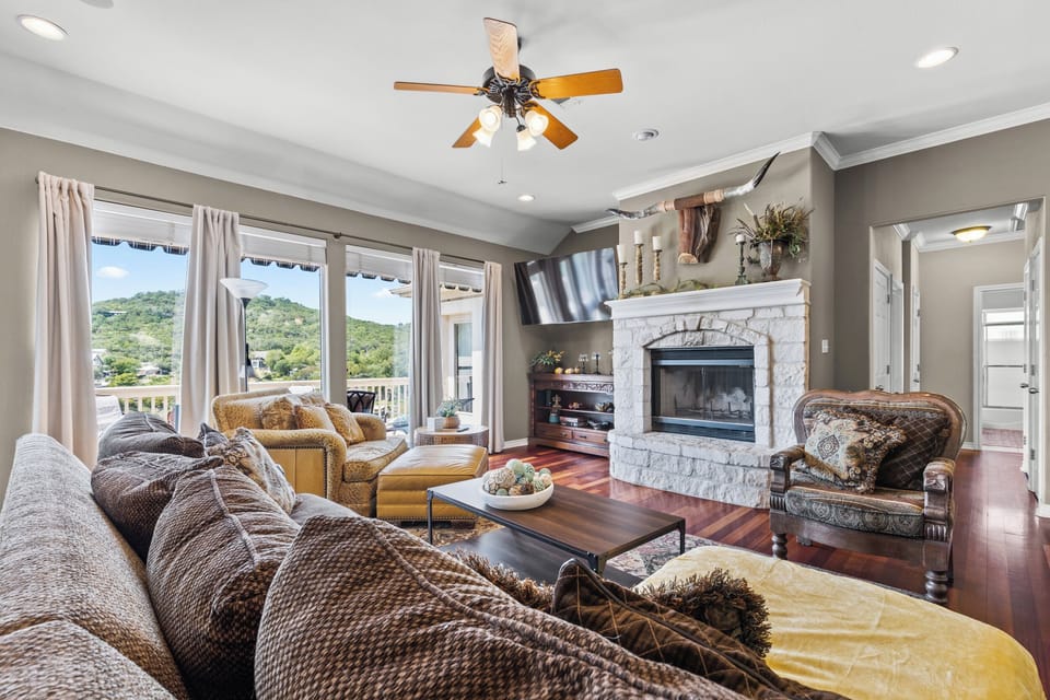 Main level living room