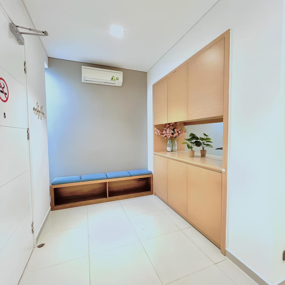 Shoe changing room