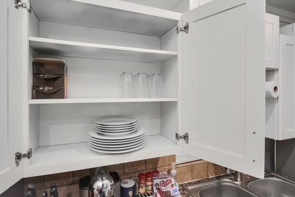 plates, cups and coffee pods
