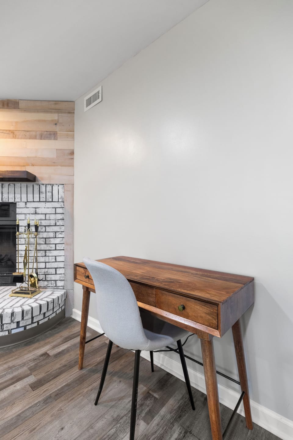 Work Space. Extremely Fast And Reliable Wifi.