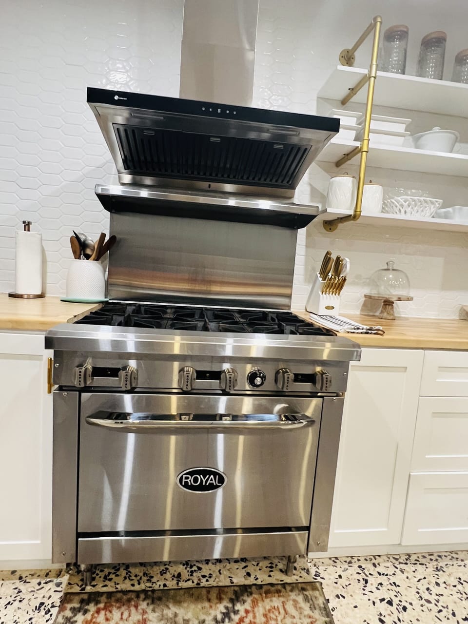 Chef! Anyone?  
Fully equiped kitchen