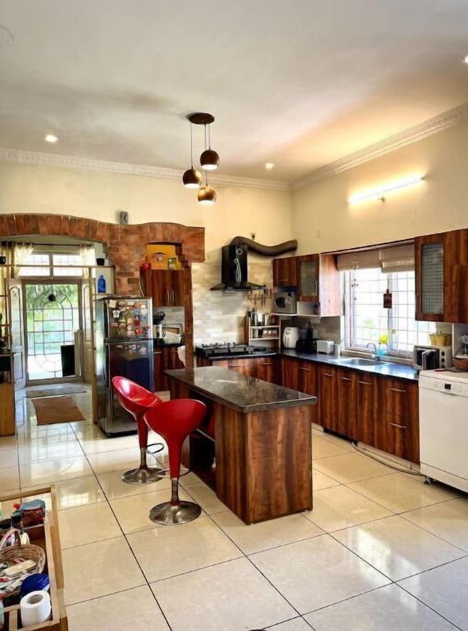 Fully equipped open kitchen.
