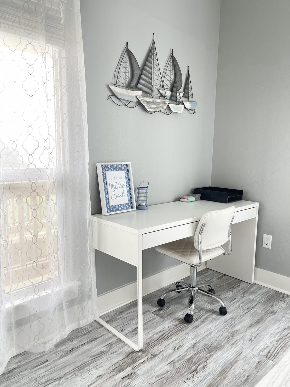 A peaceful corner for you to check off any tasks for the day.