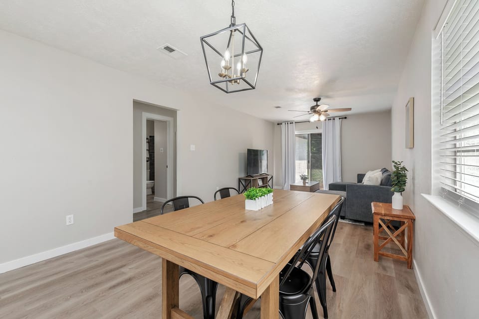 LIVING ROOM / DINING AREA