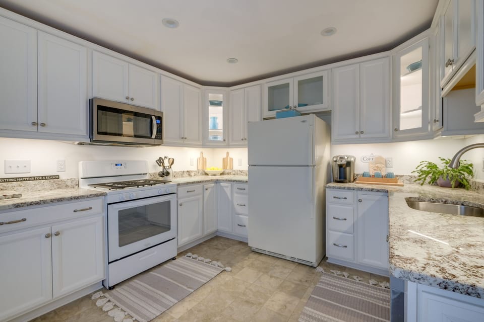 Kitchen | Keurig Coffee Maker | Crockpot