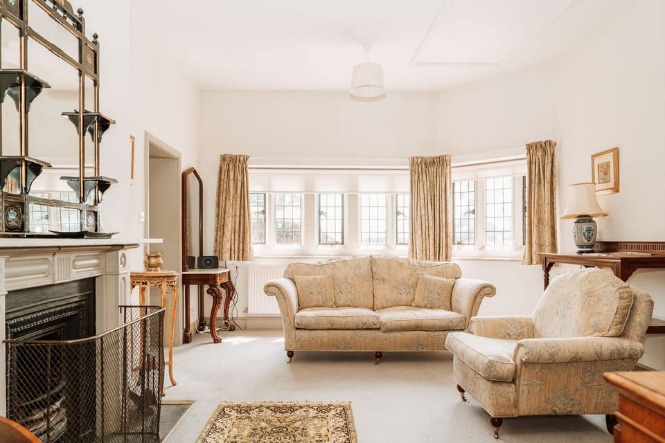 Gatehouse Downstairs Lounge Area
