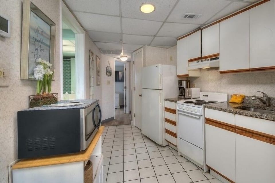 Kitchen/Hallway