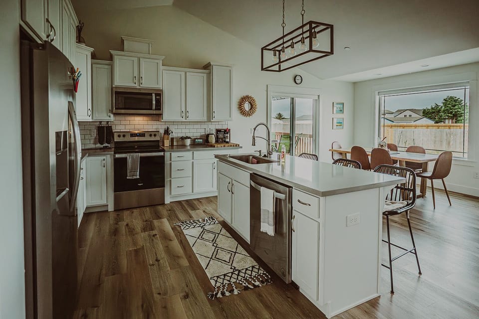 Fully equipped kitchen with lots of extra gadgets and goodies 