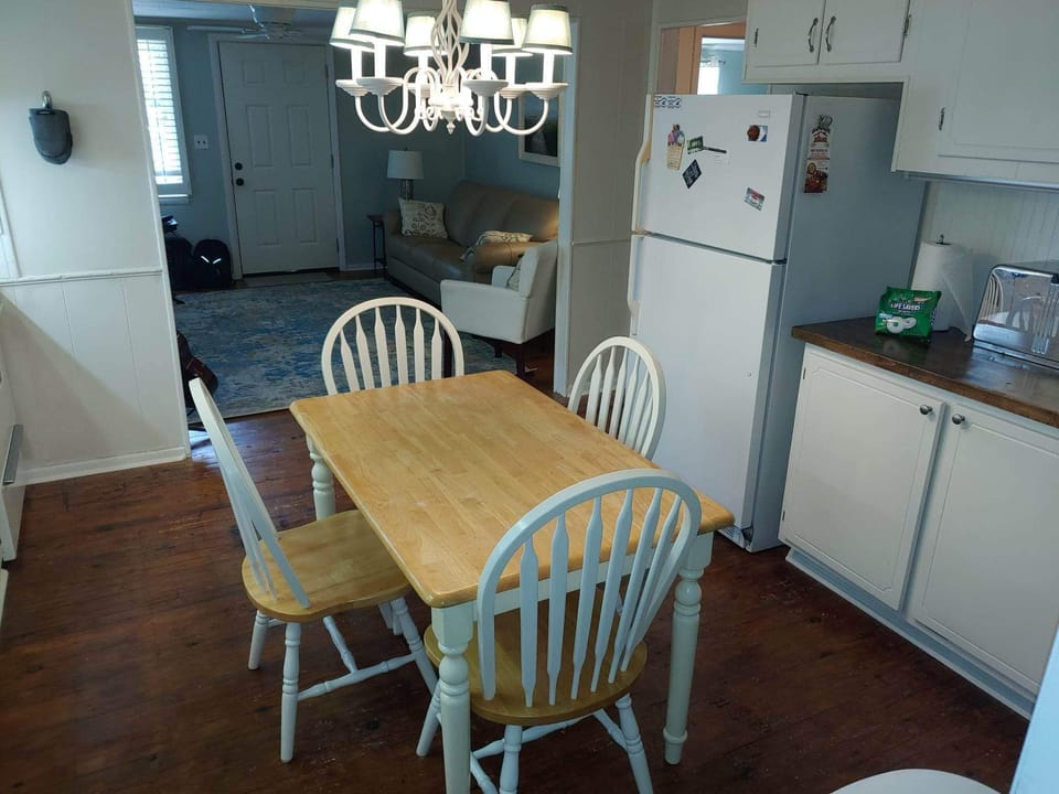 Eat in kitchen