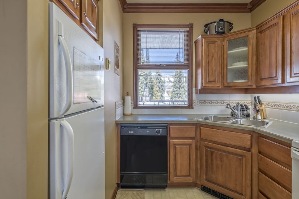 Kitchen with Full Size Fridge and Dishwasher 