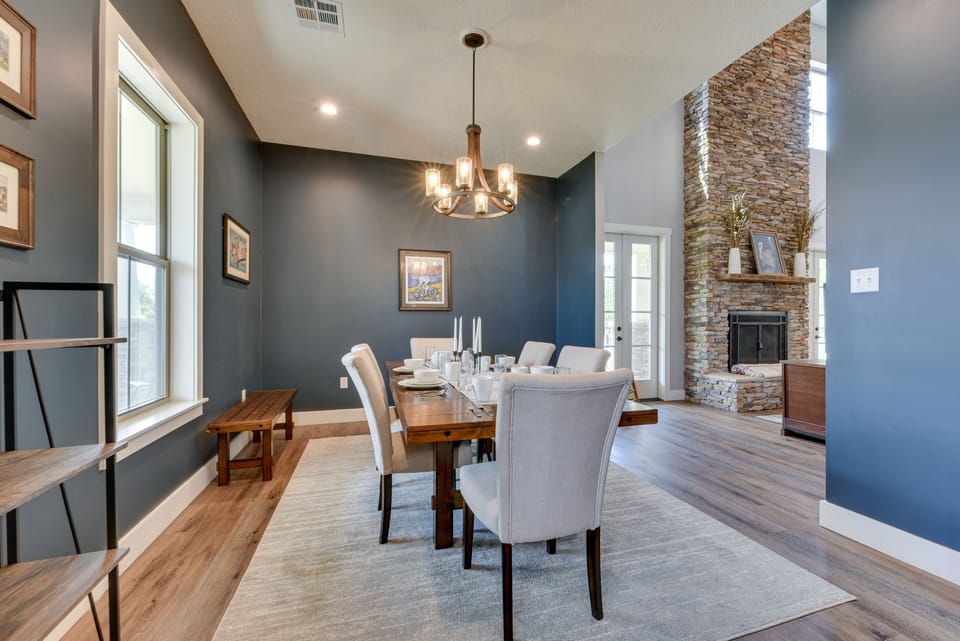 Dining Room | Dishware Provided | High Chair