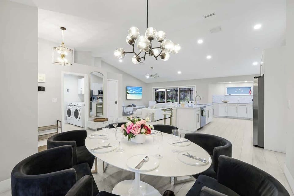Most of our fondest memories are made over food, and with a space for 7 people, this dining area will host all your food adventures and wild stories told over a perfect meal. 