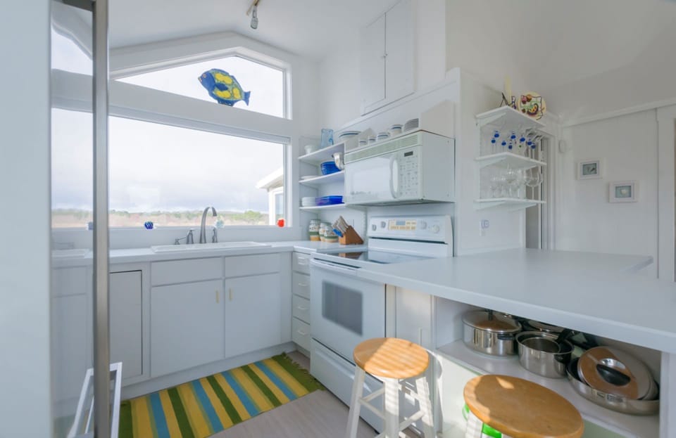 Fully equipped kitchen.
