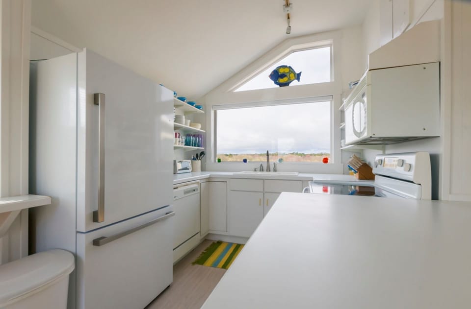 Fully equipped kitchen.
