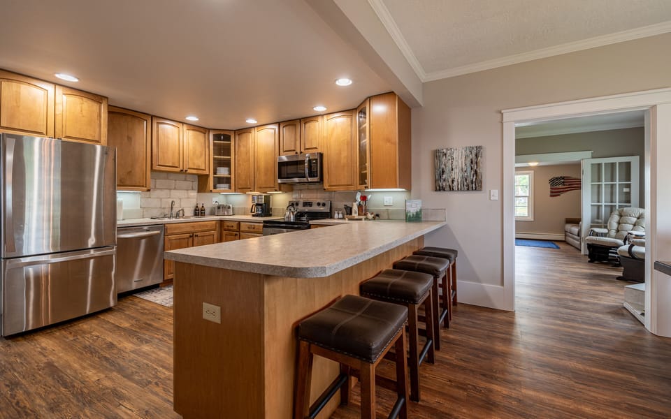 Breakfast bar in kitchen