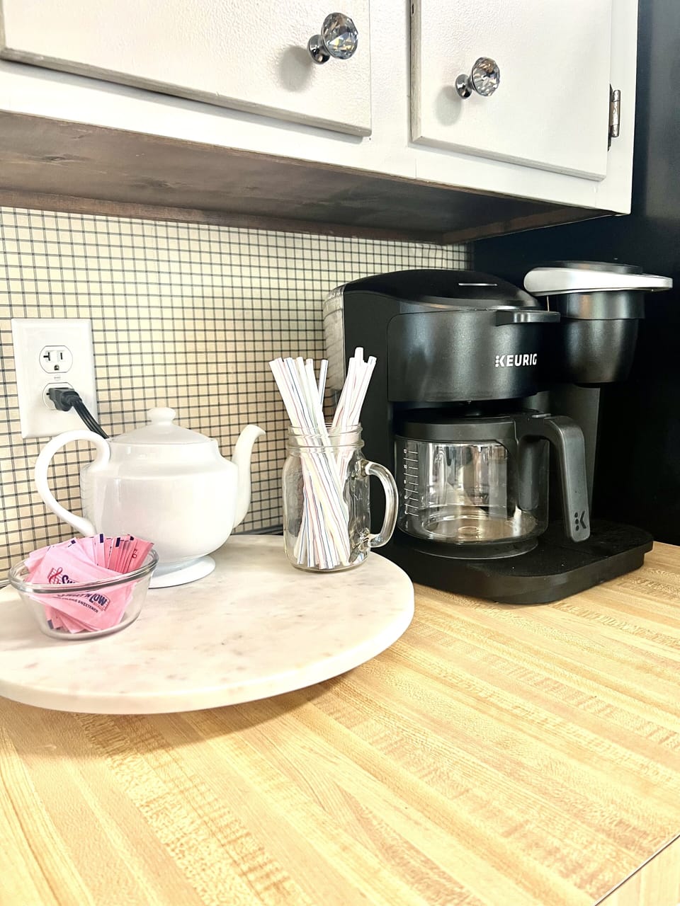Coffee bar w/ Keurig - single serve or full pot!