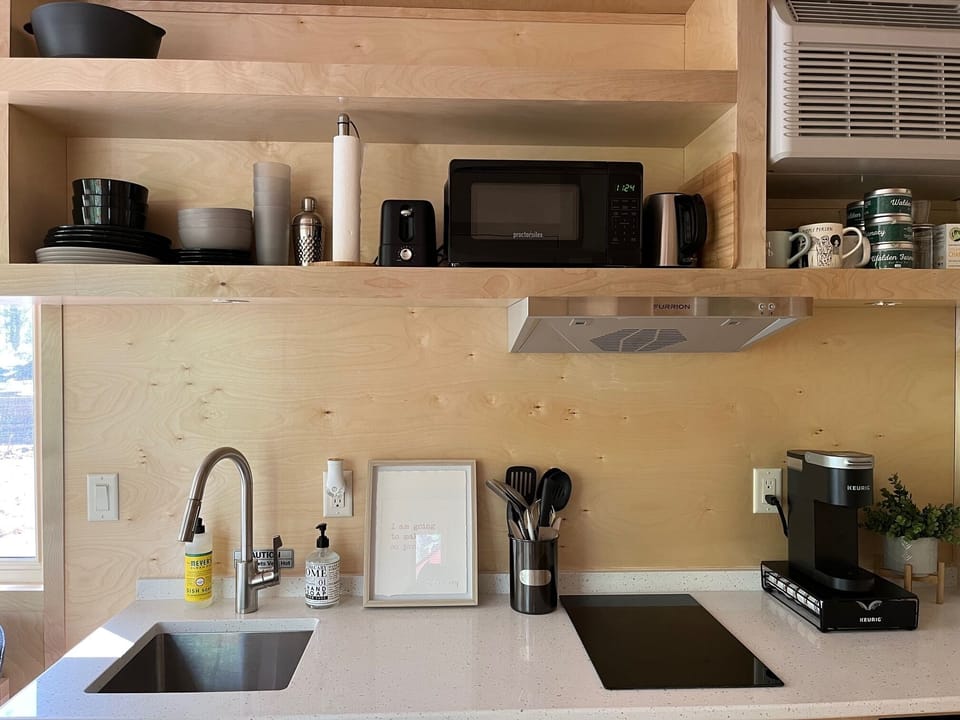 Fully equipped kitchenette