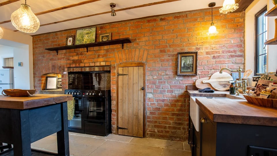 Character-filled kitchen, Little Oakley Cottage, Bolthole Retreats