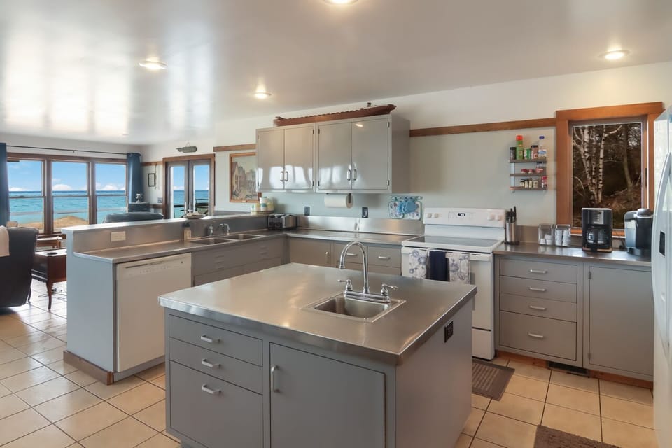 You won’t mind meal prep with lake views from the kitchen