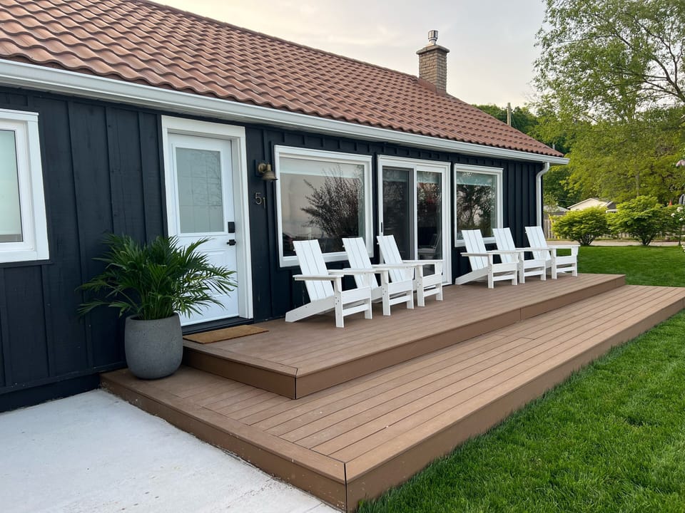 Front deck with direct views of Lake Erie