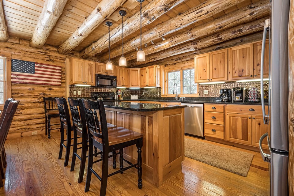 Kitchen with Breakfast Bar