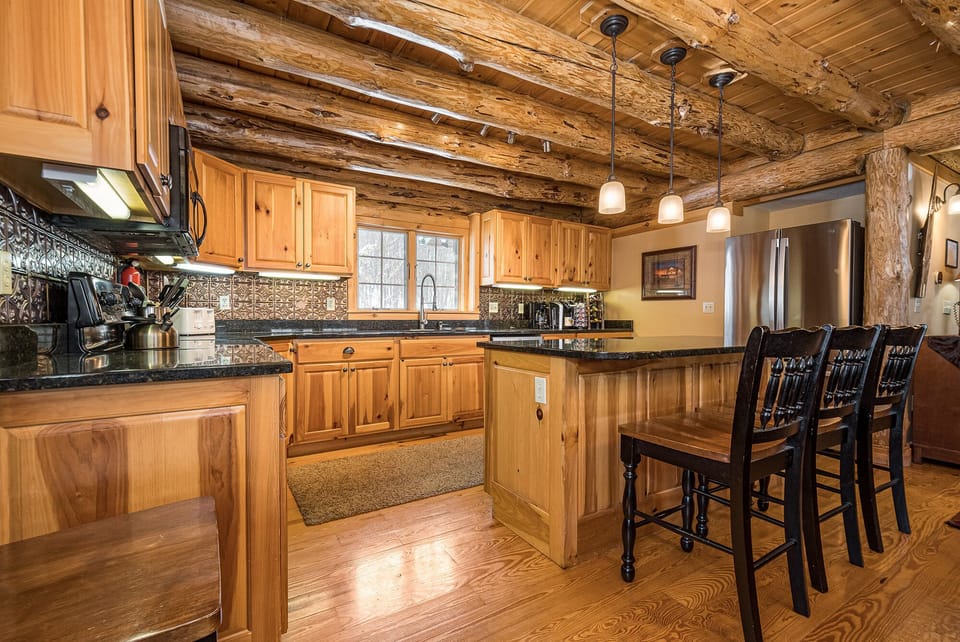 Kitchen with Breakfast Bar