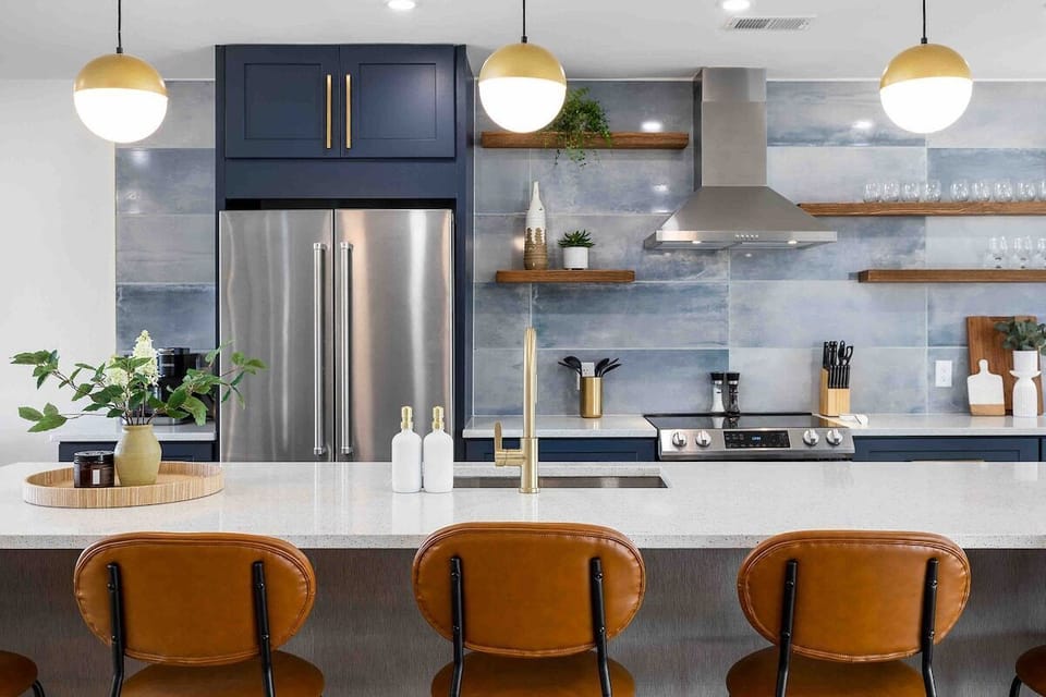 Kitchen with large island 