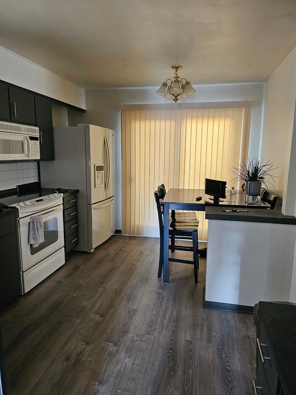 Kitchen patio door to deck and backyard