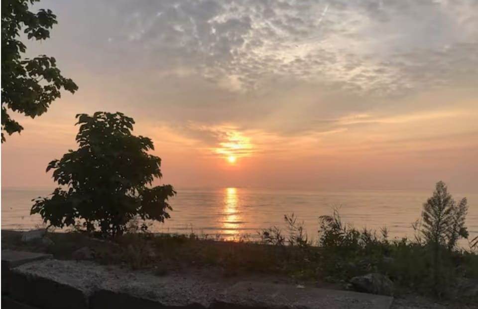 Enjoy the beautiful Lake Erie sunrises and sun sets from the front patio. 