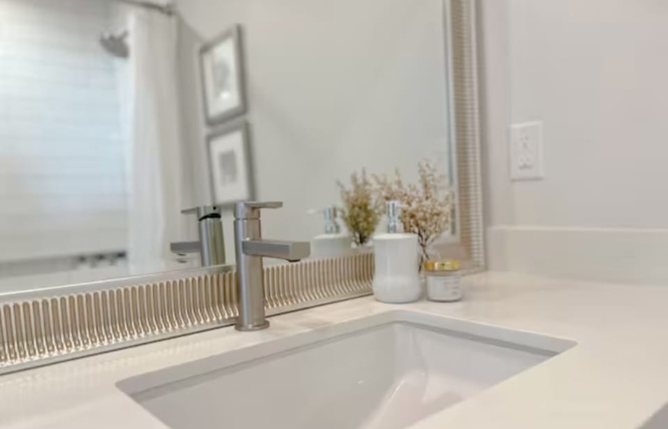 Light and airy bathroom