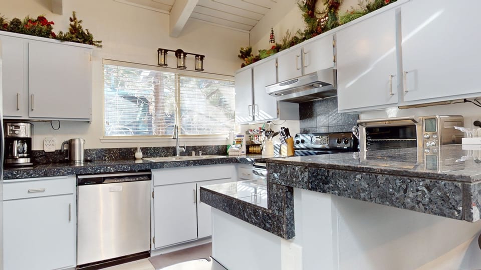 Indoors, Kitchen, Sink, Sink Faucet, Microwave