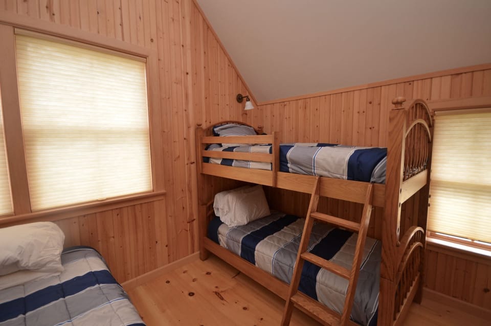 Pool House bedroom 2 with twin bunk bed, and king size bed