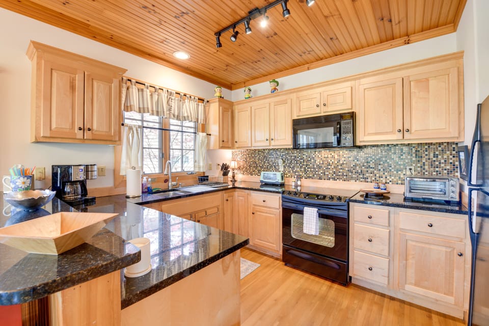 Kitchen | Cooking Basics & Spices | Coffee Maker | Trash Bags & Paper Towels
