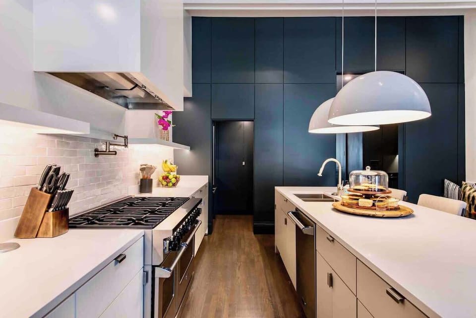  Chef’s kitchen + premium amenities
