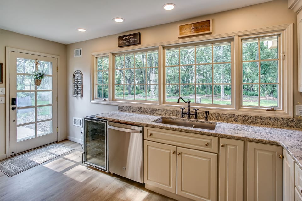 Door from kitchen to the front patio ample seating, flat iron grille. 