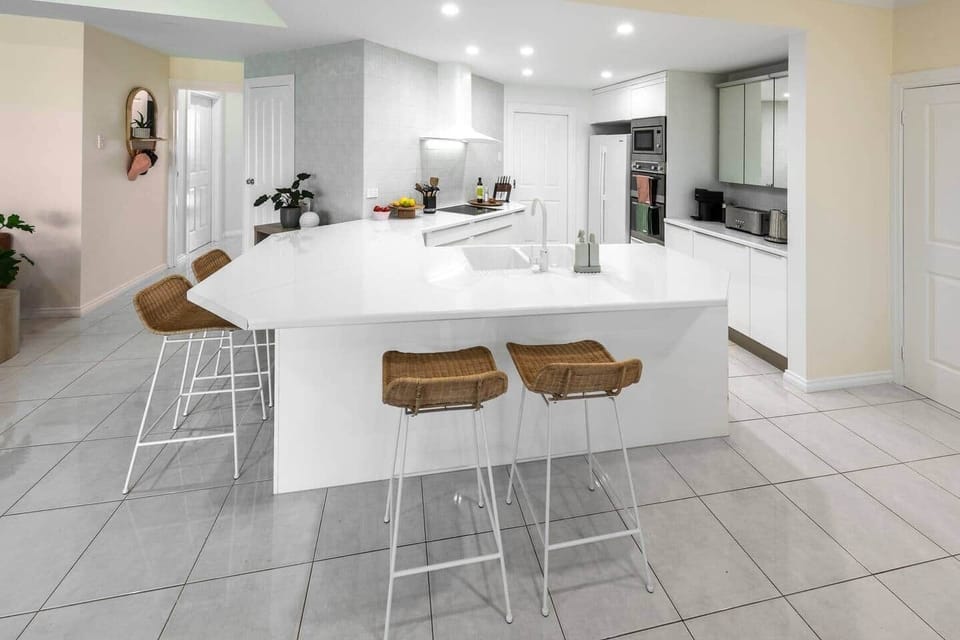 Cooks kitchen with Breakfast bar