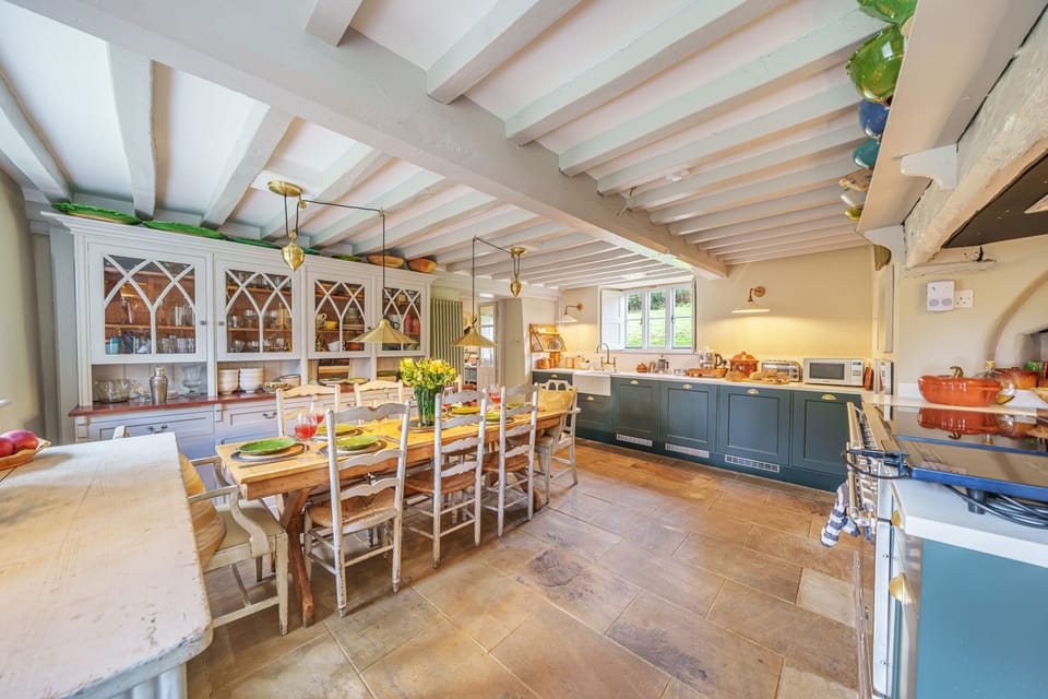 Ford Cottage, Corscombe: There is plenty of counter top space for preparing delicious meals in the kitchen