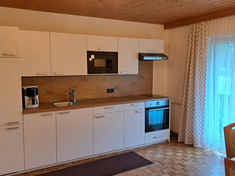 Tap, Kitchen Sink, Cabinetry, Sink, Countertop, Plumbing Fixture, Building, Kitchen Stove, Kitchen Appliance, Kitchen