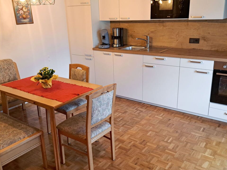 Kitchen Sink, Cabinetry, Property, Furniture, Countertop, Sink, Table, Tap, Building, Kitchen Appliance