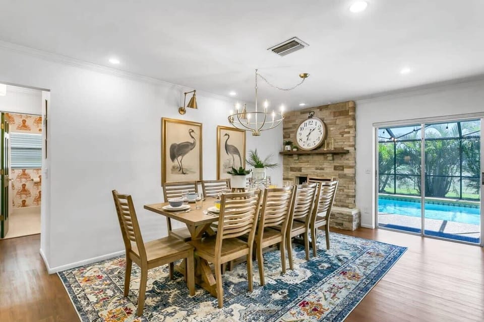 Dining Table Seating for 10/6 at Bar