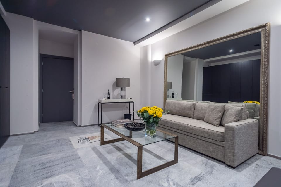 Spacious Sitting Area
