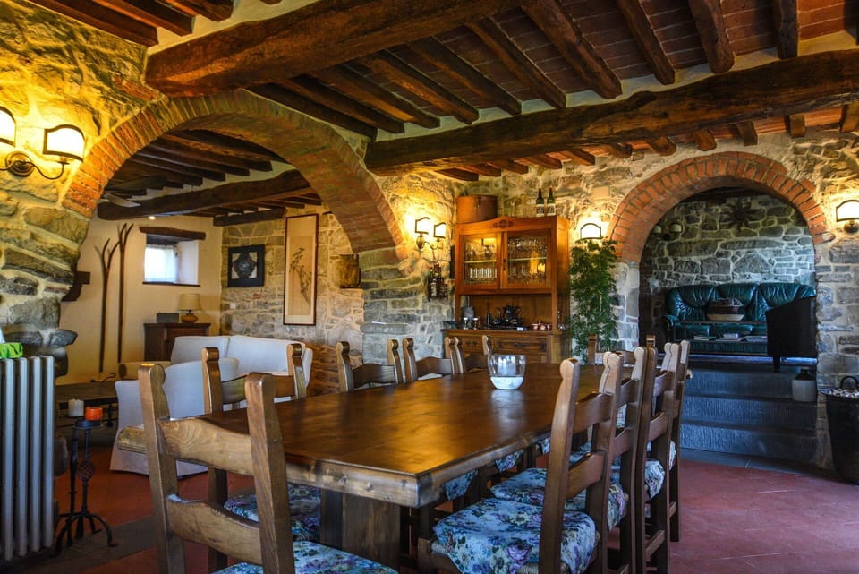 Table, Furniture, Property, Chair, Interior Design, Building, Real Estate, Wood, Ceiling, Leisure