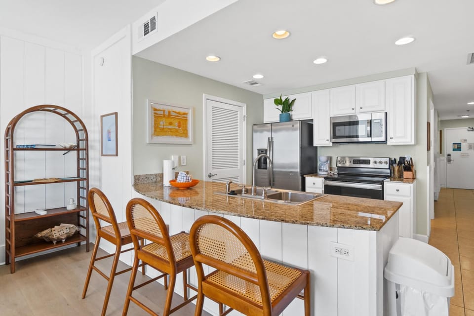 Kitchen with Breakfast Bar