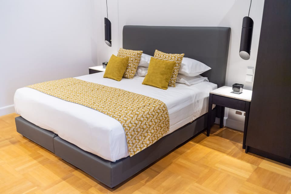 Queen Size Bedroom